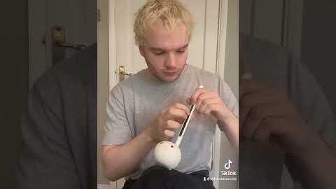How guitarists play the otamatone