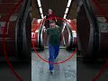 Policie pátrá po muži, který při pádu na eskalátoru srazil seniorku a odešel. Více na iDNES.cz