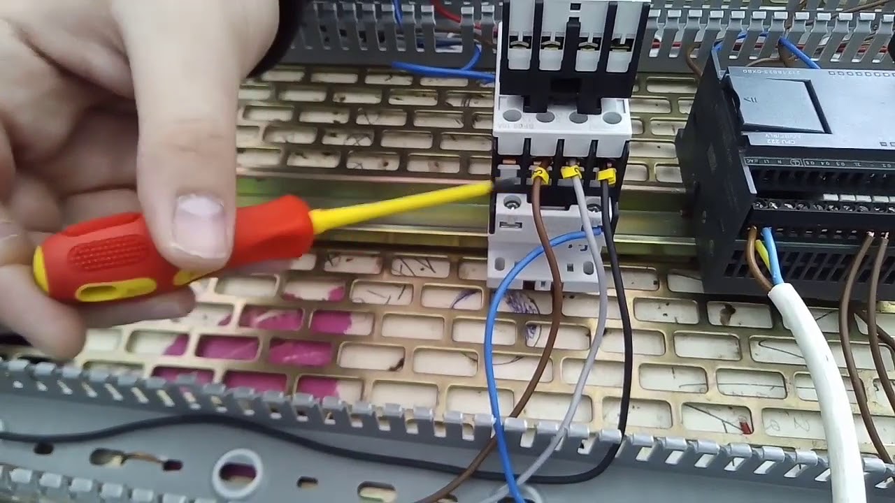 PLC pratico 4 St 200 CPU 222 marcia arresto con motore trifase