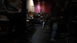 Latihan orkes dangdut dari kampung