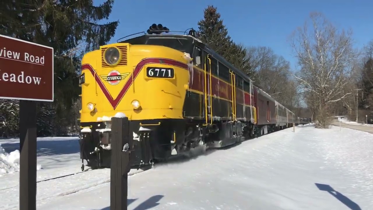 CVSR 6771 southbound at Howe Meadow at Everett, Ohio.