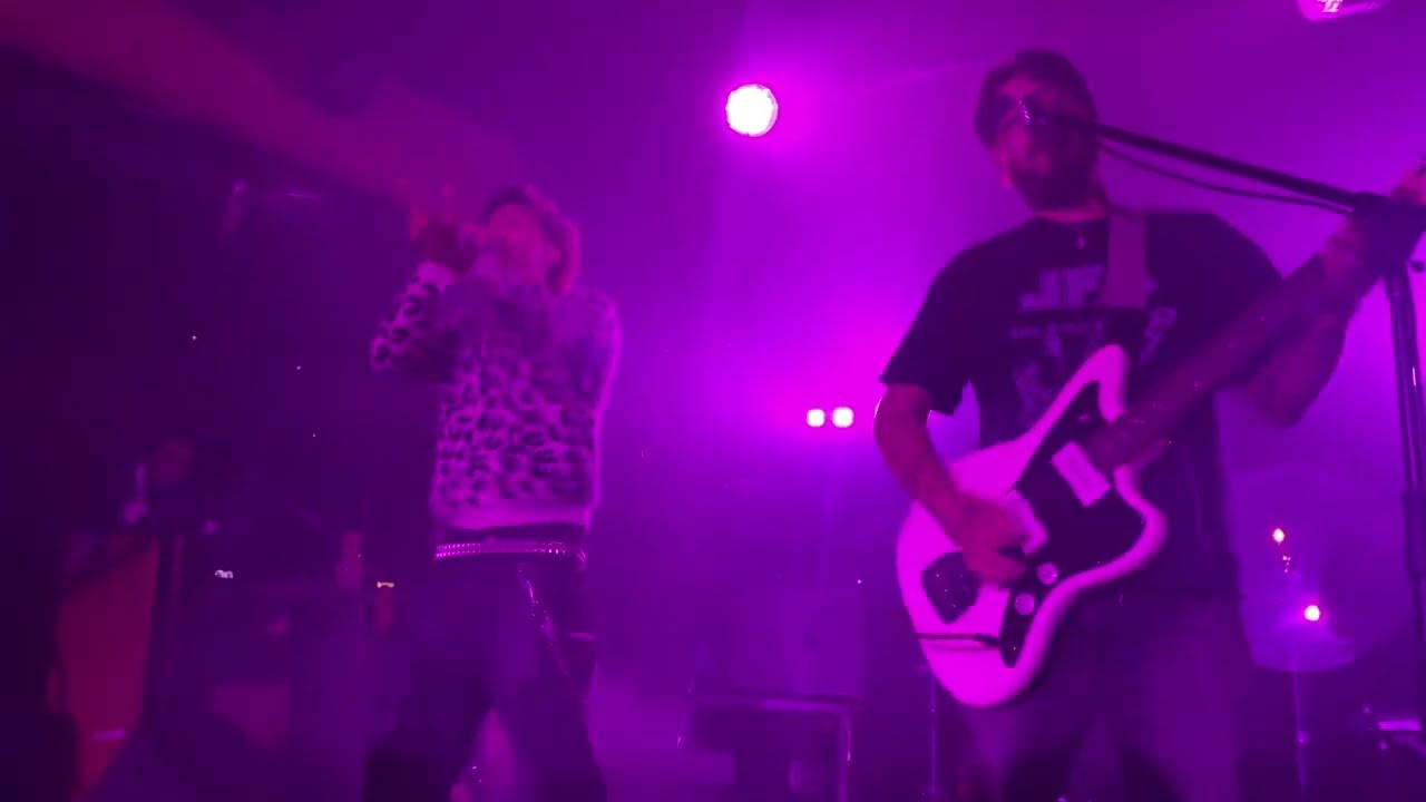 Cold Hart & YAWNS - Hot Pink Lighter LIVE Vancouver 15.08.23