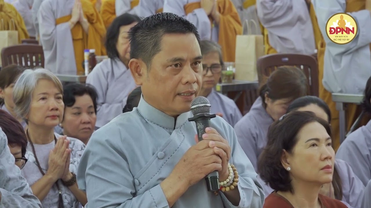 Phật tử Ngộ Nguyên Phúc dâng lời tác bạch cúng dường Trường hạ HVPGVN tại TP.HCM