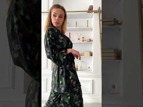 Домашній комплект Loungewear "Emerald Leaves" — халат і брюки — відео товару