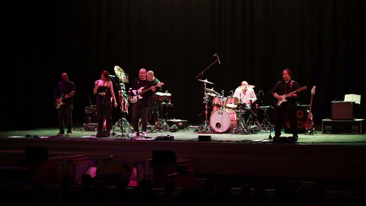 U2Minds - All the things she said