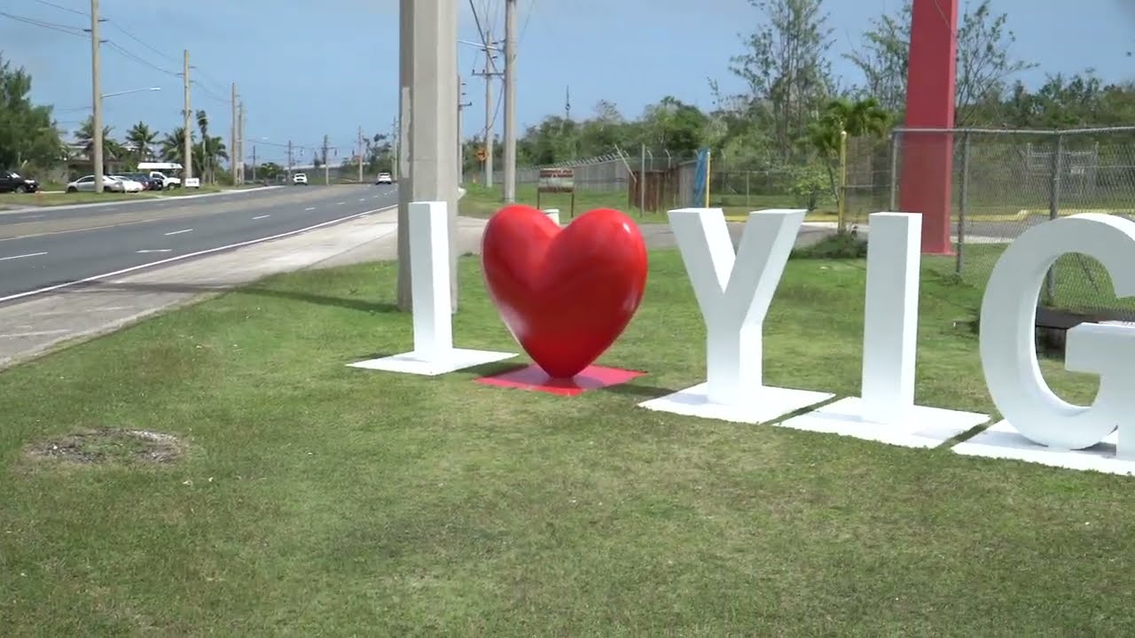 13 village metal sign displays costs over $312,000 from Tourist