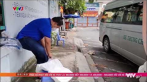 Những tình nguyện viên mang cả gia tài đi chống dịch | VTV24