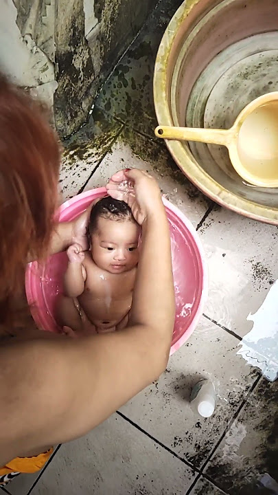 bayi usia 40 hari mandi