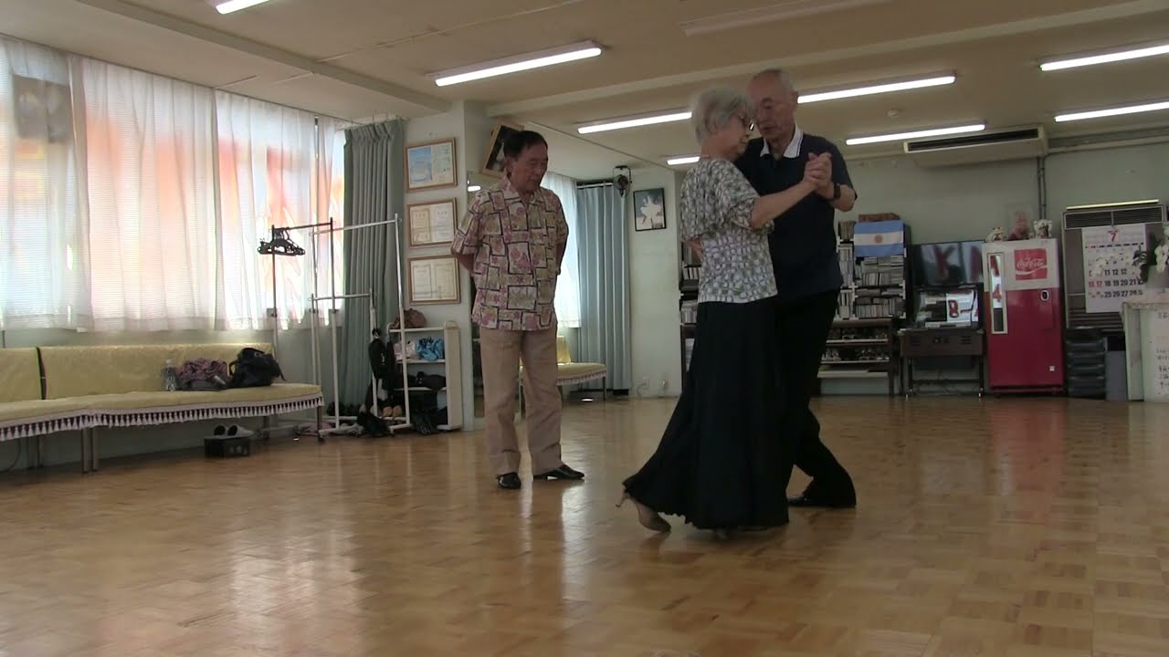 アルゼンチンタンゴ: 踊りながら絆を深める2分レッスン