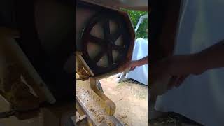 How to clean the belts and blades on a Frontier 031 Sawmill