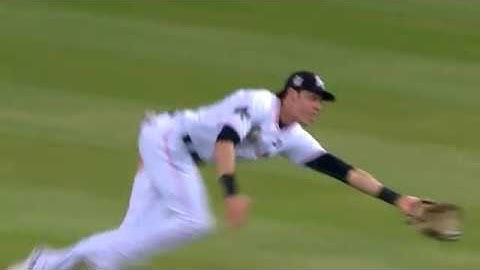Christian Yelich makes an outstanding catch
