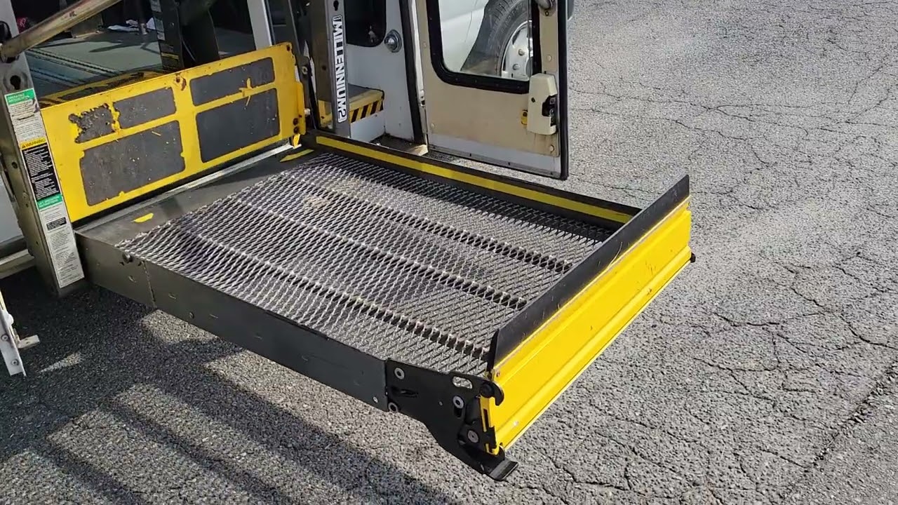 2011 Ford E350 WHITE 2838