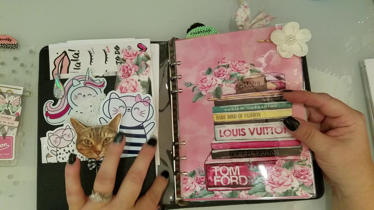 LOUIS VUITTON Desk Agenda set up - YouTube