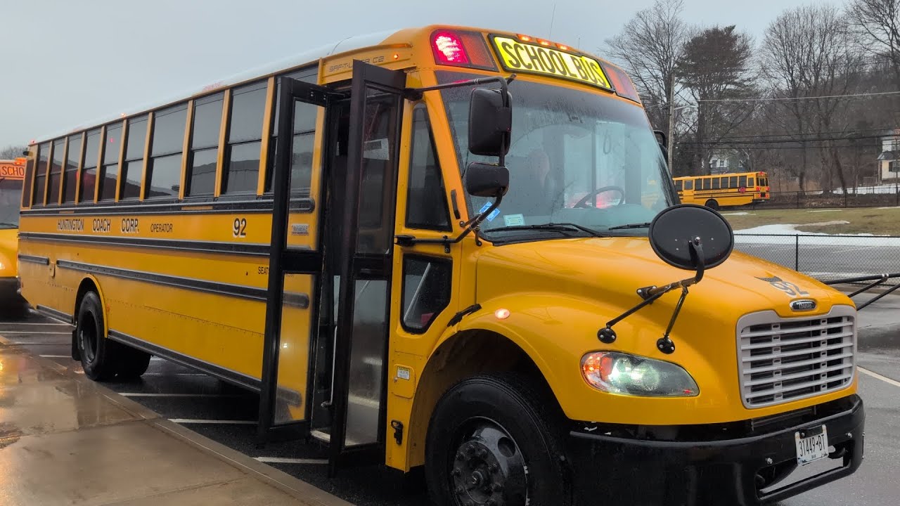 Наблюдение за школьными автобусами утром (2027 Thomas Minotour, 2027 Bluebird Vision)