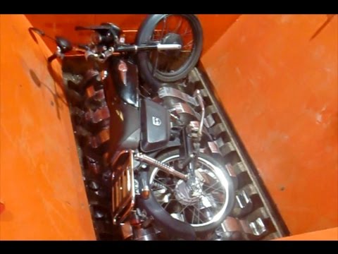 破砕機　ライオンシュレッダーEVO　バイクの破砕　Shredding a motorcycle