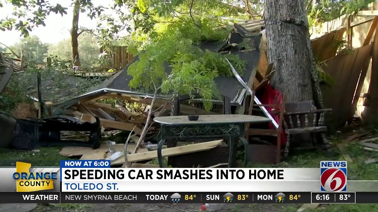 Speeding car smashes into home - YouTube