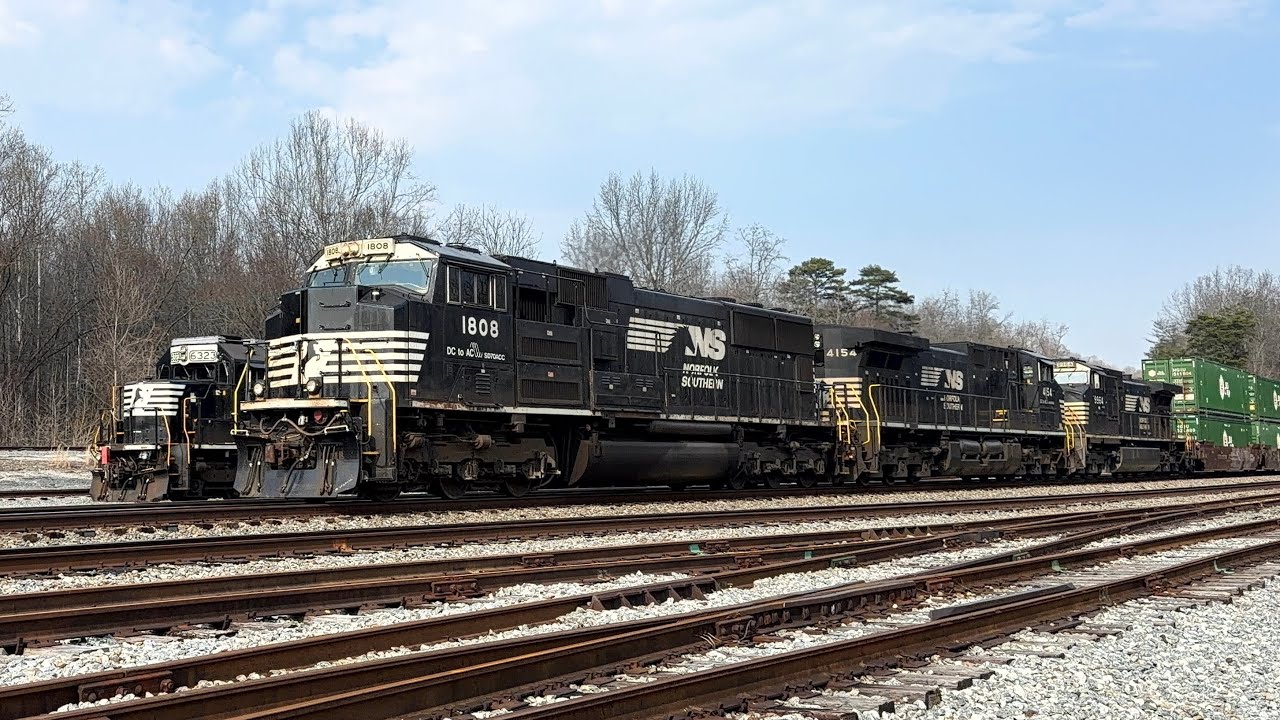 Norfolk Southern intermodal train 29F Heading southbound through ...
