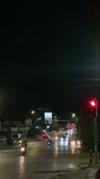 persimpangan lampu merah