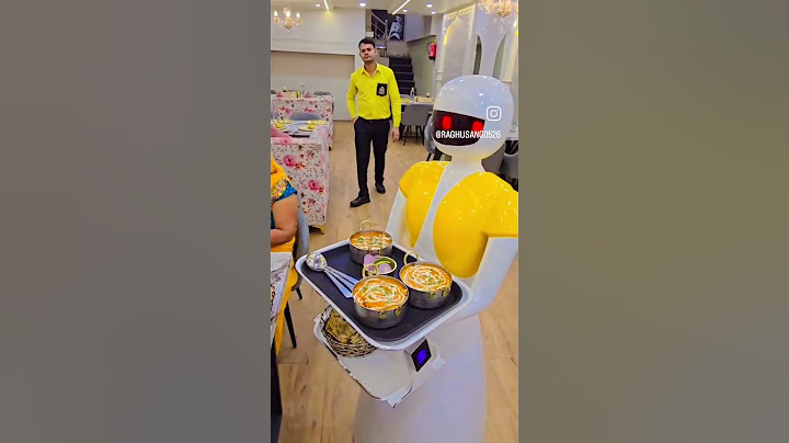 robot khana leke aaya