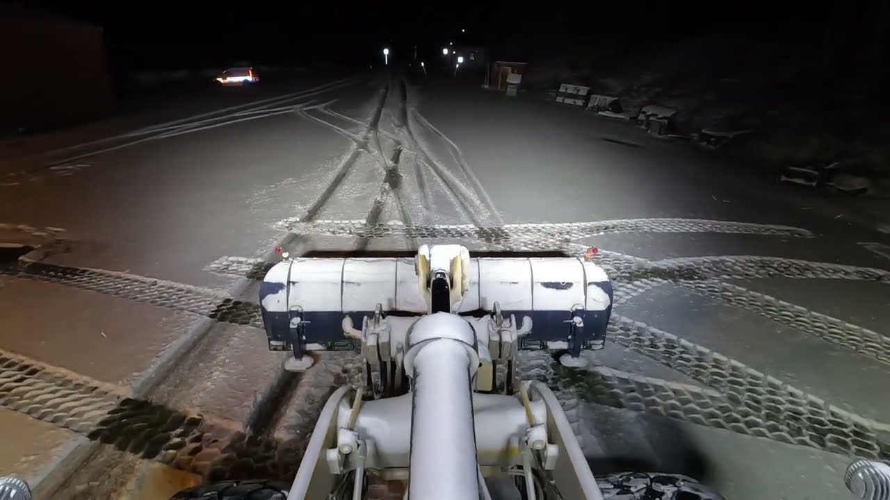 Now it must be the last snow Caterpillar 972M XE wheel loaders