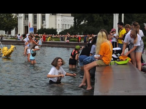 Bathing in the fountain at VDNH-1! To be continued./Купание в фонтане на ВДНХ-1! Продолжение следует