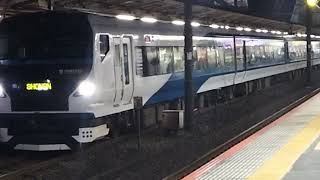 E257系2000番台オオNA-08編成藤沢駅発車