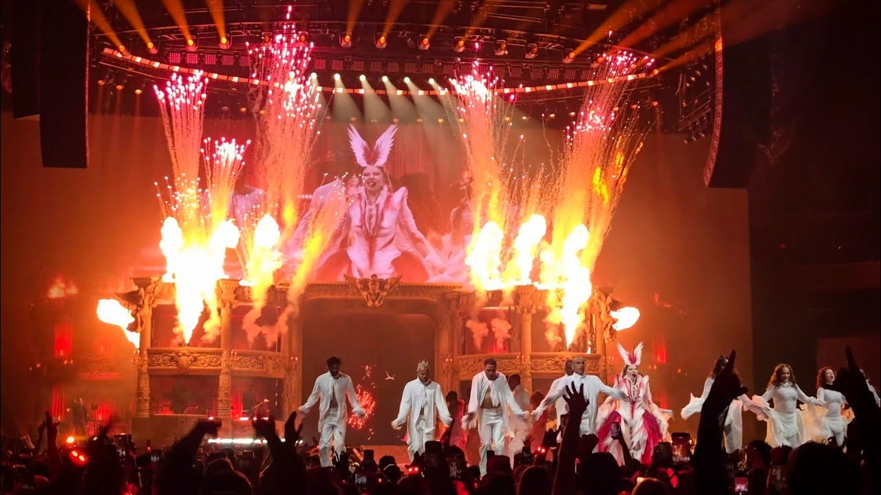 LADY GAGA - Bad Romance live in Glendale, Arizona 2026