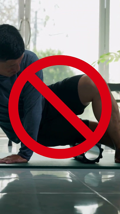 Watch this if YOU Have KNEE PAIN: IT Band Syndrome!!
