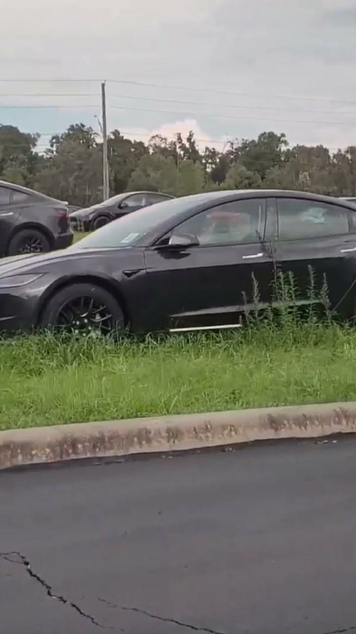 Nadie sabe por qué hay un campo gigante donde hay TESLAS ABANDONADOS