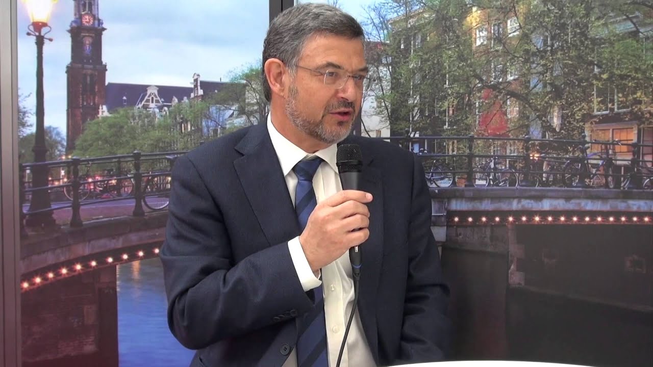 Josh Young interviews  Ehud Assia at the 2013 ESCRS: IOLs in high myopia