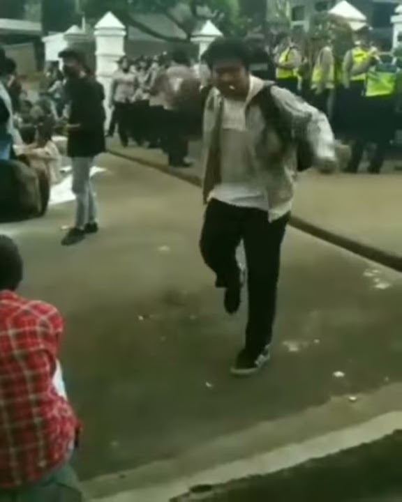 Status wa lucu Moshing Tidak Percaya