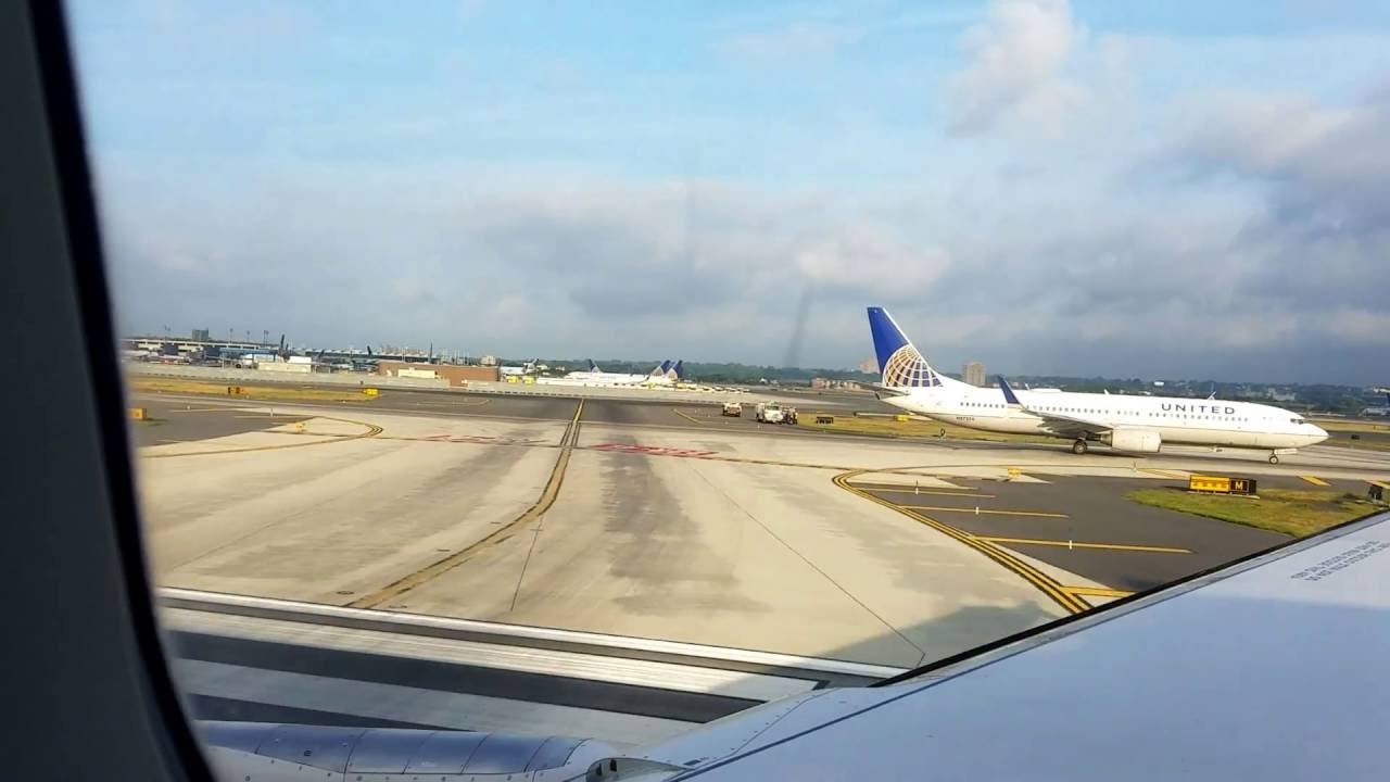 8-31-16 EWR to ATL 7:40 a.m. United - Takeoff