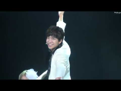 LEE SEUNG GI -(Because You're My Woman) +Wedding Veil -2012 Hope Concert 이승기 - 내 여자라니까 + 면사포 [HAN] 👇
