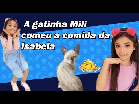 A Gatinha comeu a comida da mesa.