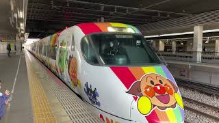【JR四国】8000系L編成＋S編成(アンパンマン列車)  特急しおかぜ松山行き