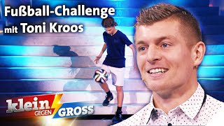The next Toni Kroos? Dribbelt Philipp besser als der Weltmeister? | Klein gegen Groß