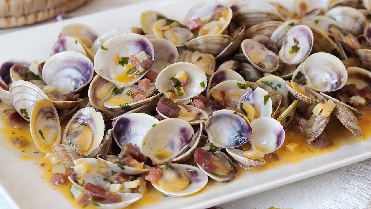 ALMEJAS A LA SANLUQUEÑA, con una salsa para chupar el plato