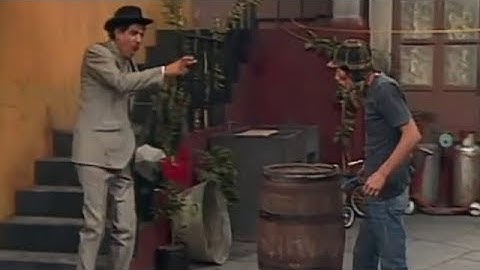 Don Ramón con la gorra del Chavo