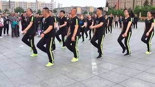 黑衣曳舞队鬼步舞《东北汉子》变队形版适合排舞和比赛