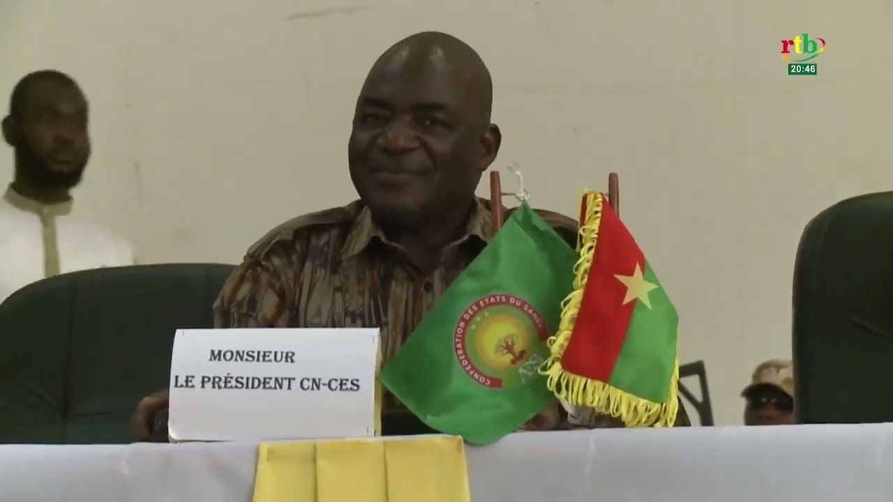 AES/ Burkina News: Бассольма Базье объясняет суверенное видение Конфедерации в Дори
