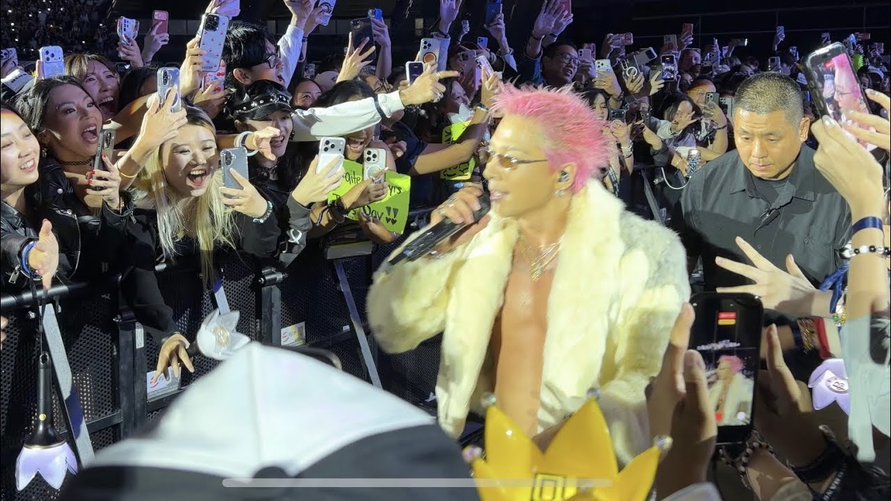 BIGBANG - TAEYANG Solo Stage fancam at XX: COSMOS Tour Oakland D1
