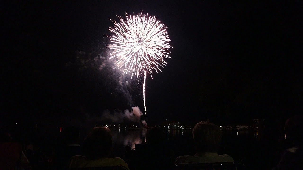 FireworksJuly 4, 2021Oconomowoc Lake YouTube