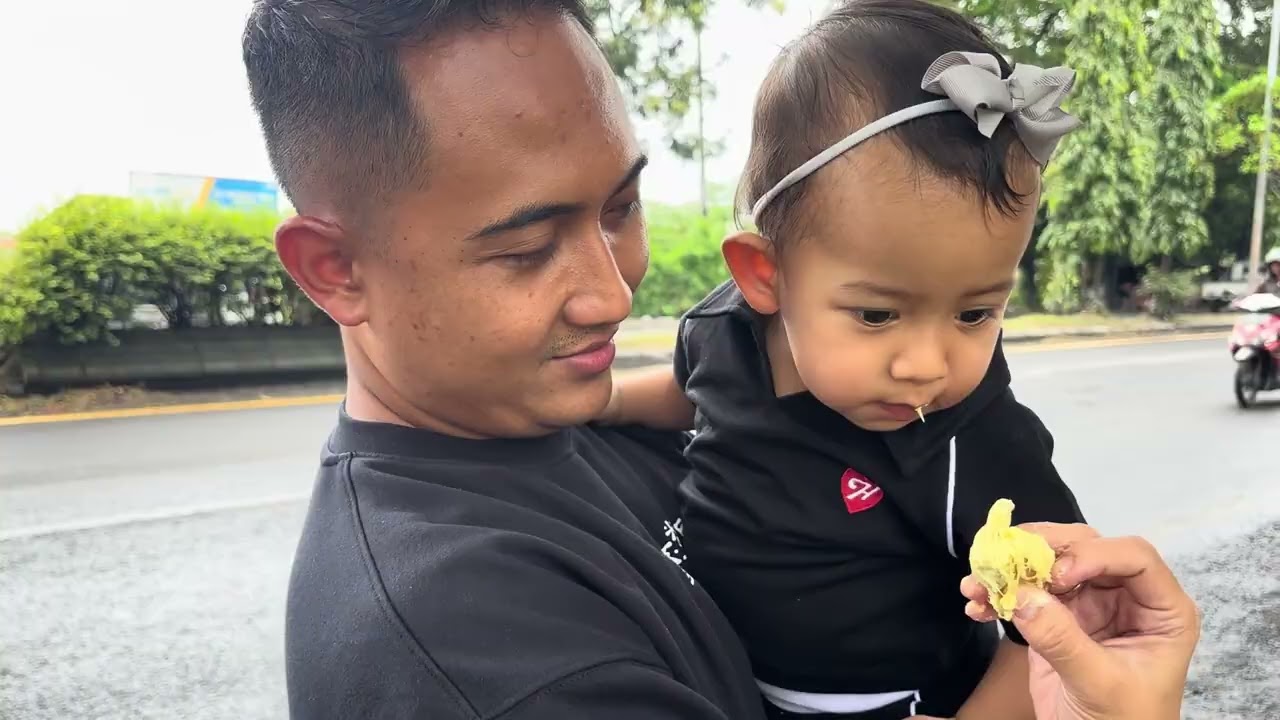 Makan Duren Puas Dibantang 