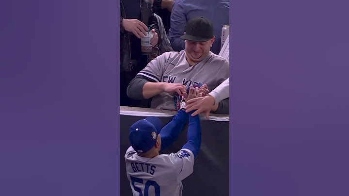 Tento fanoušek MU UKRADL MÍČ! (@mlbonfox)