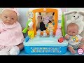 Lindea y Ben aprenden en el Lavamanos de Juguete de Fisher Price - Vídeos de bebé reborn muñecas
