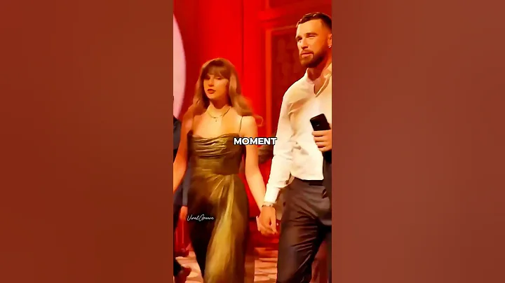 Taylor Swift & Travis Kelce Caught KISSING in Public 😱💋#taylorswift #shorts