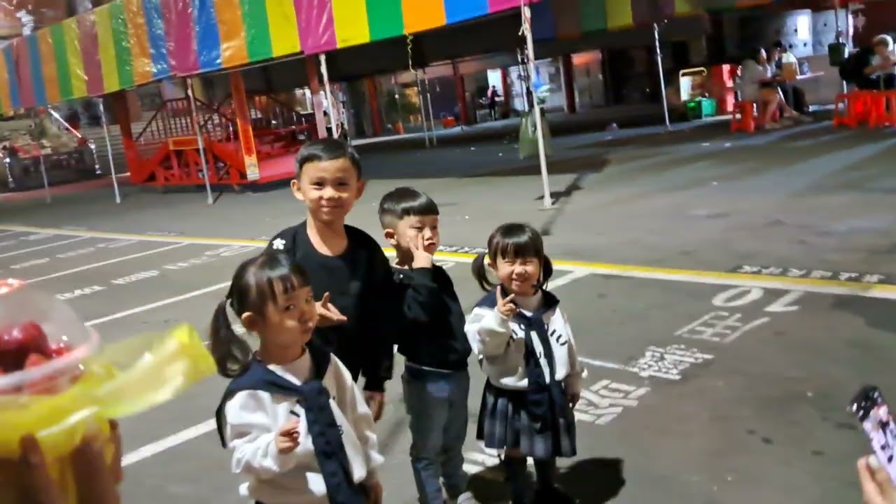 隔壁攤大哥哥很疼肉包一有空都會過來抱抱肉包跟肉包講話#肉包跟鄧楚甯小班同班