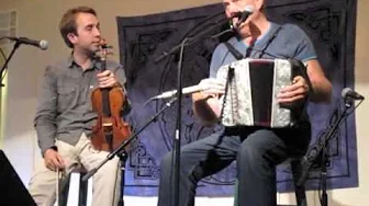 Oisin Mac Diarmada & Seamus Begley "O Bhean a Tí" Oisin Mac Diarmada & Seamus Begley "O Bhean a Tí"