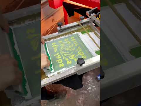 Чем печатать на футболках в 2023 году? Шелкография! #reels #silkscreen
