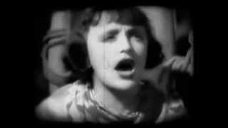 Video thumbnail of "Edith Piaf - Dans La Garçonne 1936"